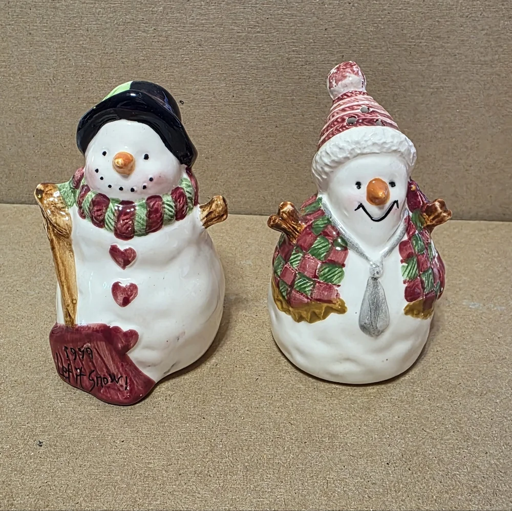 1999 Let It Snow Salt Pepper Shaker Set Snowman Snowwoman Holidays Christmas